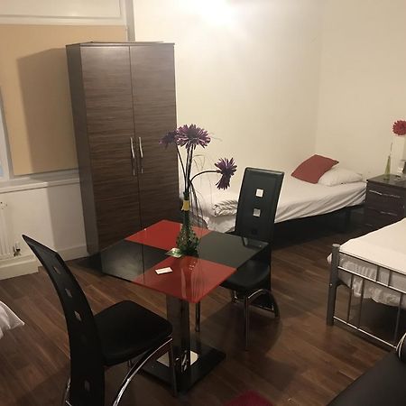 City House Ілфорд Екстер'єр фото